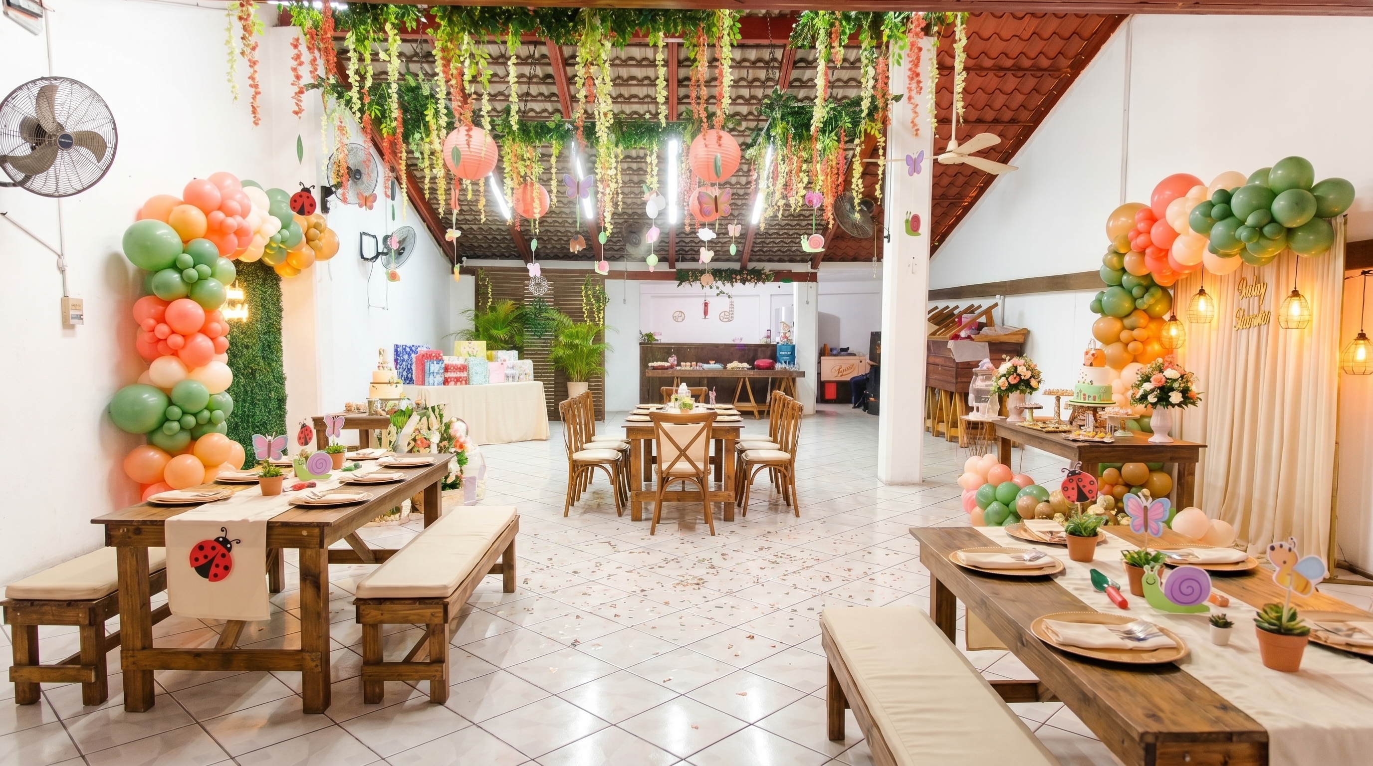 Decoración jardín con globos